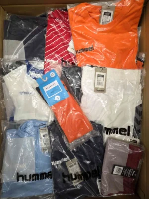 The photo shows a package with clothing in the category H.