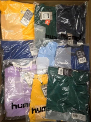 The photo shows a package with clothing in the category H.
