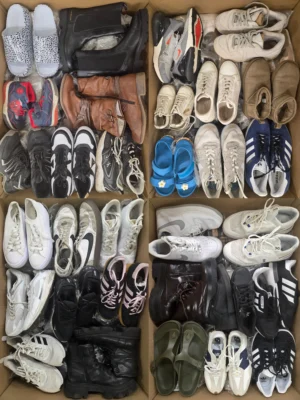 The photo shows a package with footwear in the category CSU.