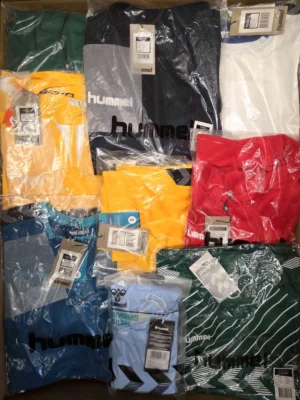 The photo shows a package with clothing in the category H.