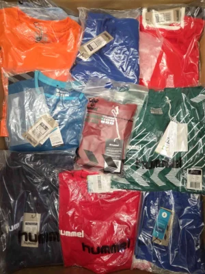 The photo shows a package with clothing in the category H.
