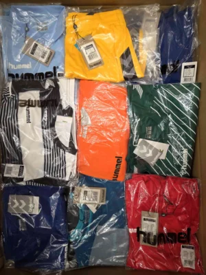 The photo shows a package with clothing in the category H.