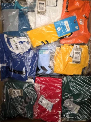 The photo shows a package with clothing in the category H.