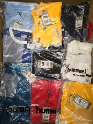 The photo shows a package with clothing in the category H.