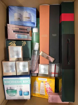 The photo shows a package with clothing in the category B.
