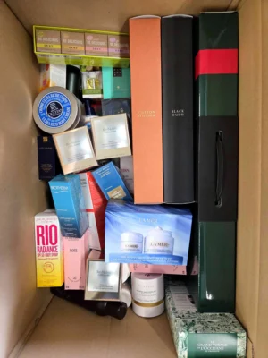 The photo shows a package with clothing in the category B.
