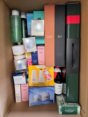The photo shows a package with clothing in the category B.