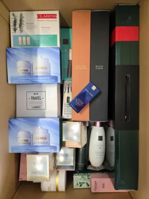 The photo shows a package with clothing in the category B.