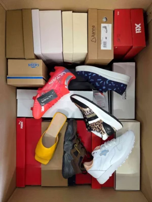 The photo shows a package with footwear in the category AS.