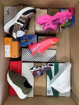 The photo shows a package with footwear in the category AS.
