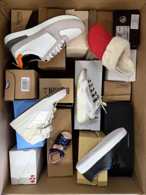 The photo shows a package with footwear in the category AS.