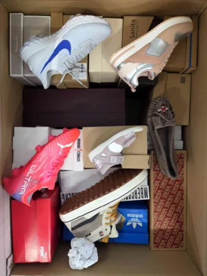 The photo shows a package with footwear in the category AS.