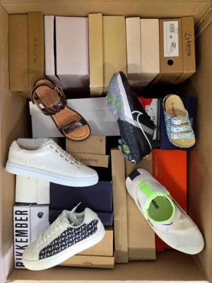 The photo shows a package with footwear in the category AS.