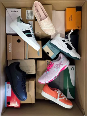 The photo shows a package with footwear in the category AS.