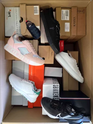 The photo shows a package with footwear in the category AS.