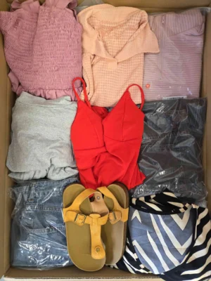 The photo shows a package with clothing in the category BSN.