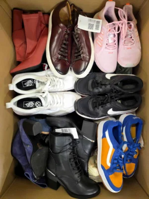 The photo shows a package with footwear in the category SH.