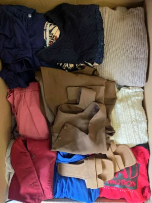 The photo shows a package with clothing in the category BSN.