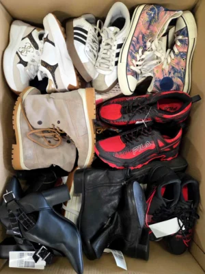 The photo shows a package with footwear in the category SH.