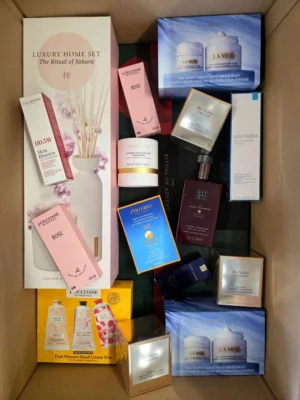 The photo shows a package with clothing in the category B.