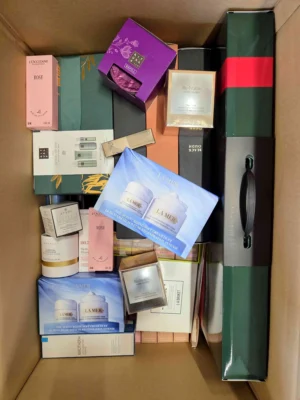 The photo shows a package with clothing in the category B.