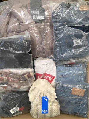 The photo shows a package with clothing in the category D.