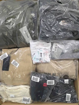 The photo shows a package with clothing in the category D.