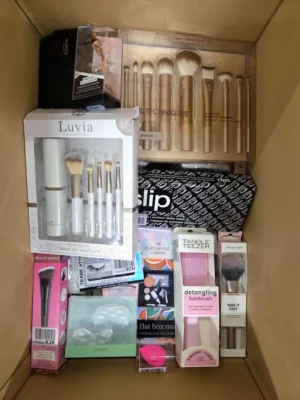 The picture shows a package with accessories in the category BC.