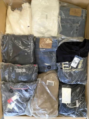 The photo shows a package with clothing in the category D.