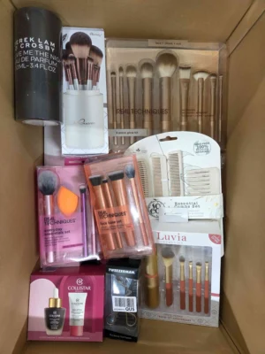 The picture shows a package with accessories in the category BC.