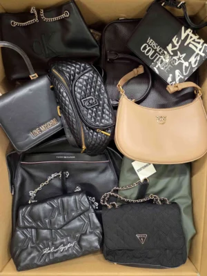 The picture shows a package with accessories in the category HC.