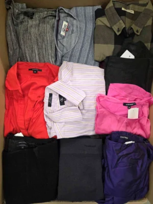 The photo shows a package with clothing in the category U.