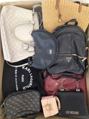 The picture shows a package with accessories in the category HC.