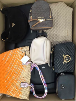 The picture shows a package with accessories in the category HC.