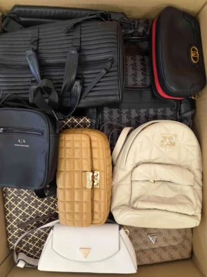 The picture shows a package with accessories in the category HC.