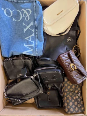 The picture shows a package with accessories in the category HC.