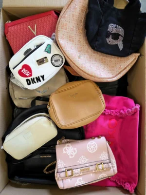 The picture shows a package with accessories in the category HC.