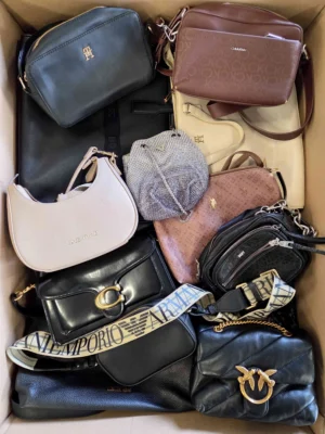 The picture shows a package with accessories in the category HC.