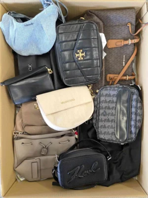 The picture shows a package with accessories in the category HC.