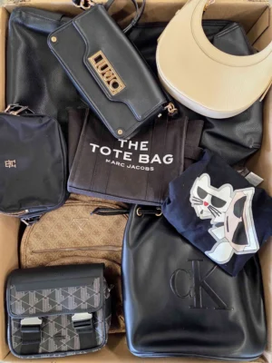 The picture shows a package with accessories in the category HC.