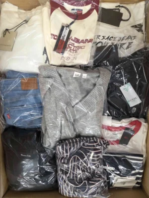 The photo shows a package with clothing in the category B.
