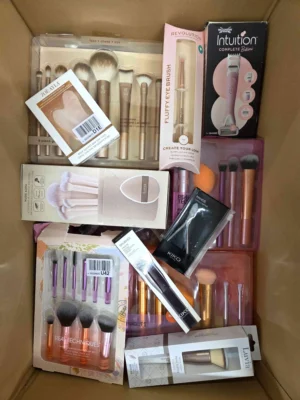 The picture shows a package with accessories in the category BC.