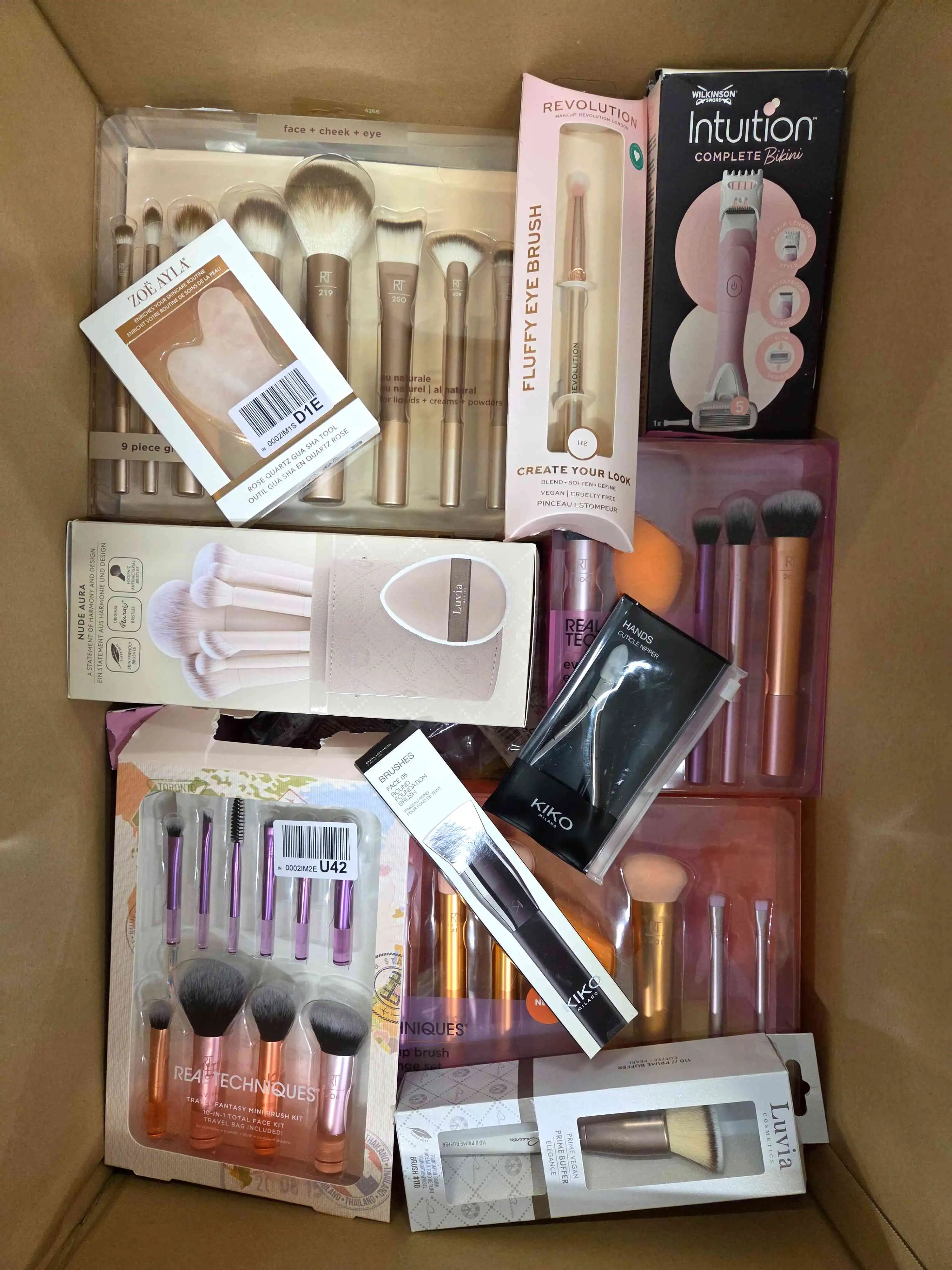 BC165 2 The picture shows a package with accessories in the category BC.