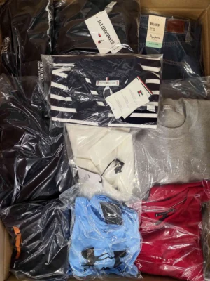 The photo shows a package with clothing in the category B.