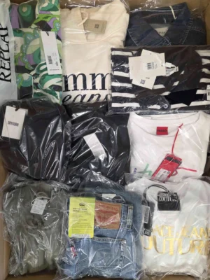 The photo shows a package with clothing in the category B.