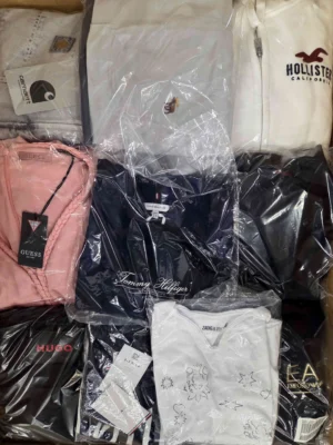 The photo shows a package with clothing in the category B.