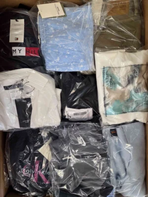 The photo shows a package with clothing in the category B.