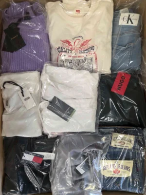 The photo shows a package with clothing in the category B.