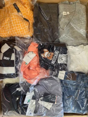 The photo shows a package with clothing in the category B.