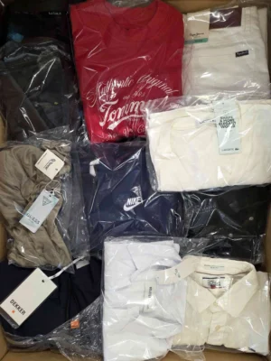 The photo shows a package with clothing in the category B.